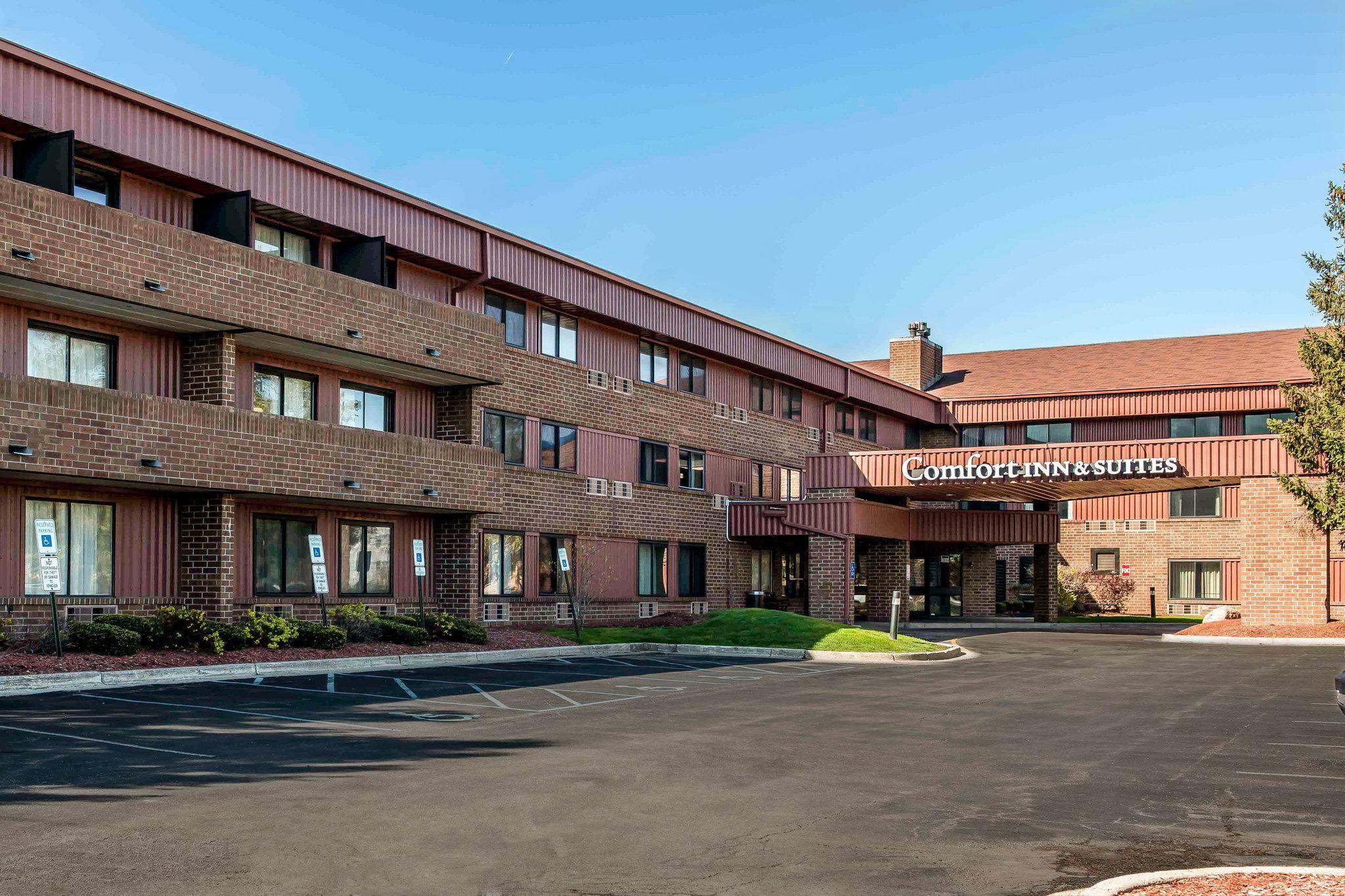 Comfort Inn & Suites North At The Pyramids Indianapolis Exterior photo