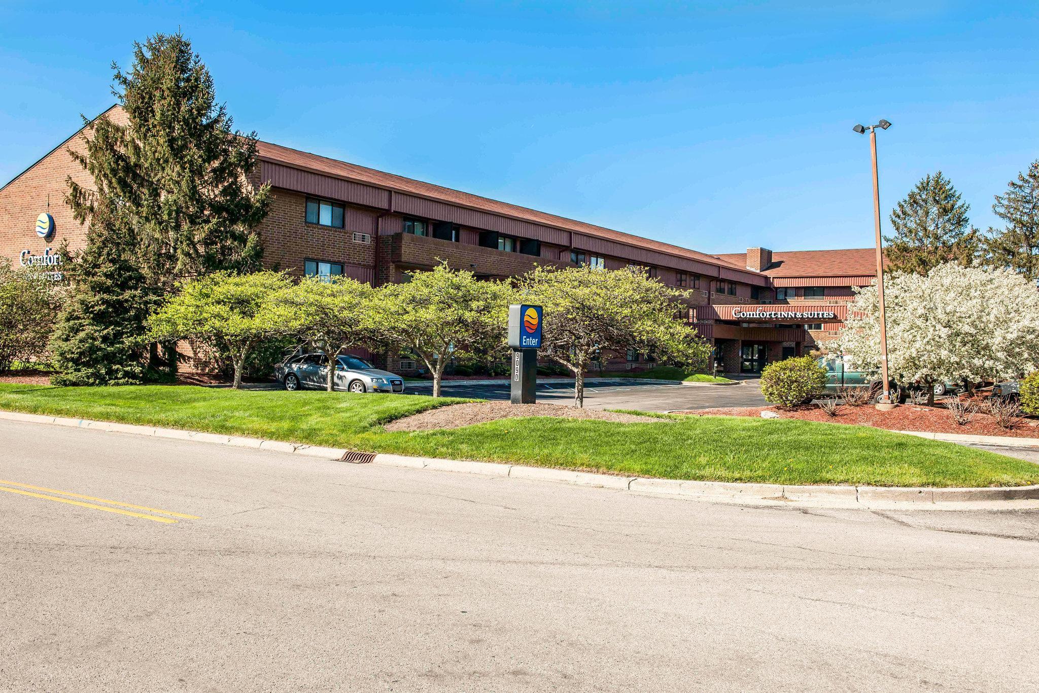 Comfort Inn & Suites North At The Pyramids Indianapolis Exterior photo