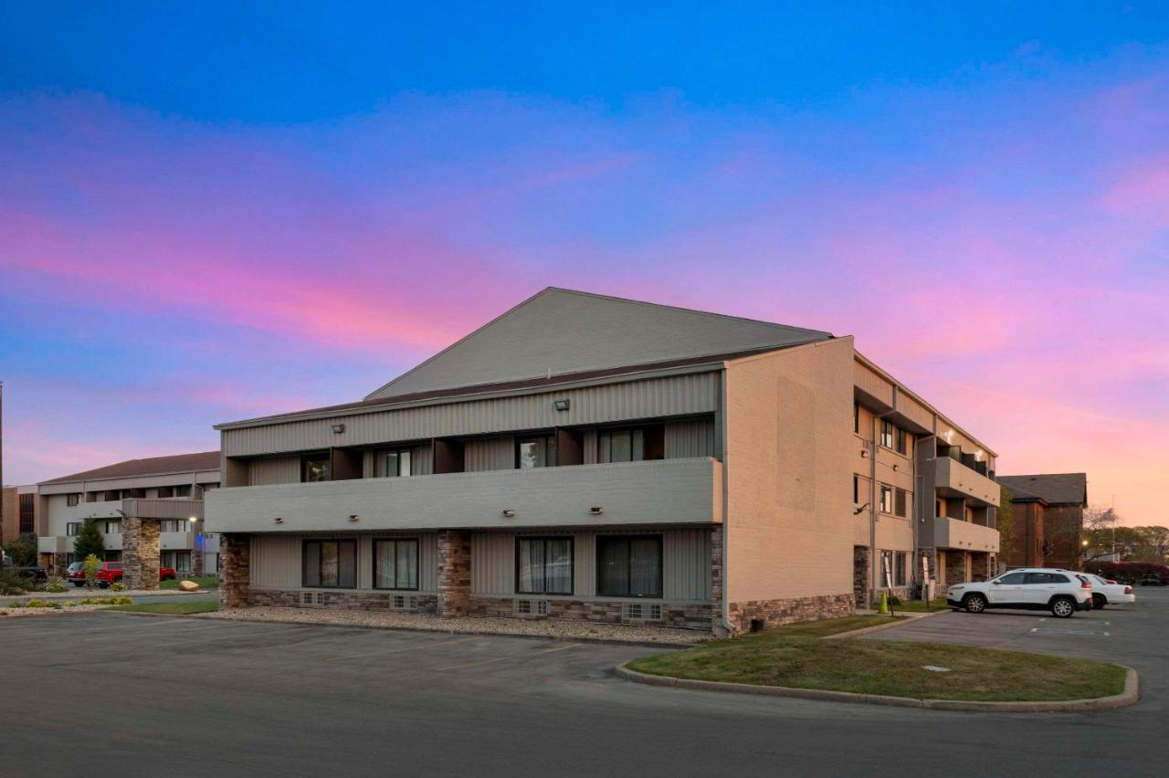 Comfort Inn & Suites North At The Pyramids Indianapolis Exterior photo