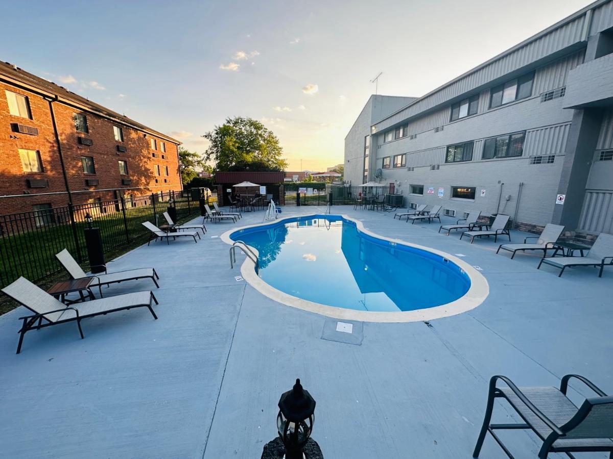 Comfort Inn & Suites North At The Pyramids Indianapolis Exterior photo