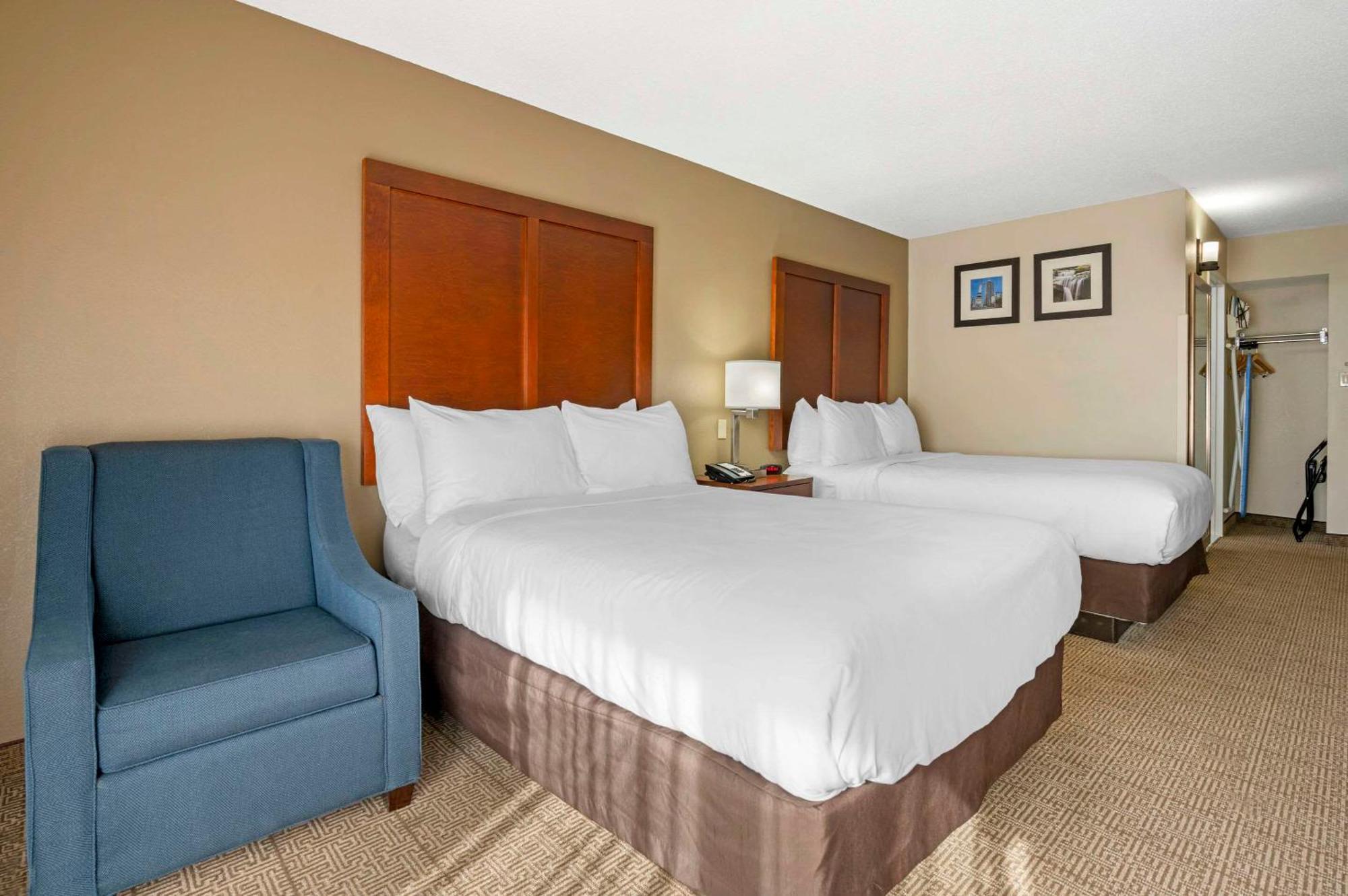 Comfort Inn & Suites North At The Pyramids Indianapolis Exterior photo